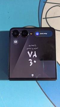 اخوان زت فلب 7 البيع سعر 750ذاكره256 الجهاز بي شحط وصل موجود قبل شهرين...