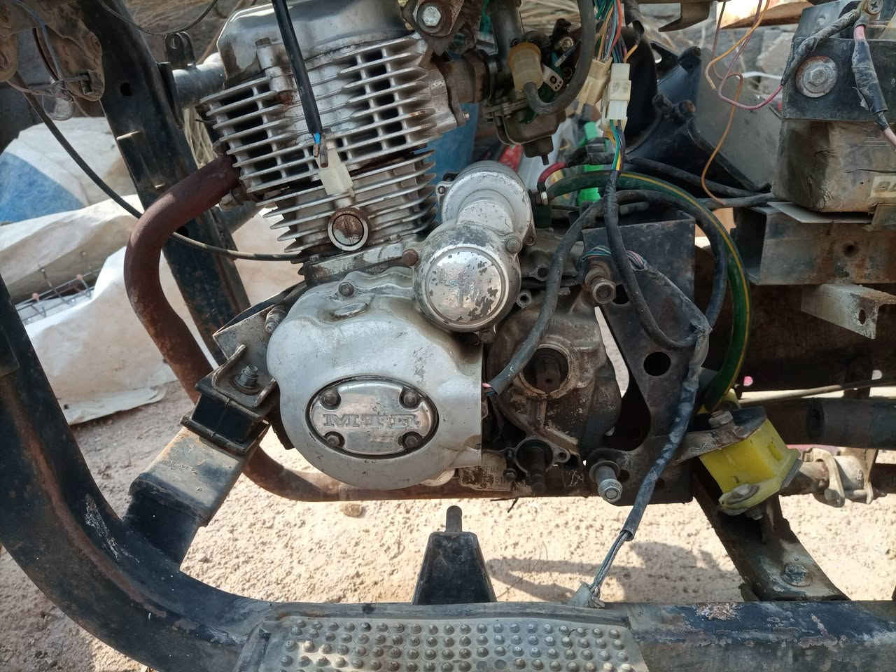 عندي ثلاث سنوات للبيع البيضه موديل2010 وعندي حمره 2009رقم اسود البيضه رقم اسود وعندي جمره 2014 اوراق بسمي من الوكيل تحياتي لكم جميعا اريد ابيع شلع  ولي راغهن يتواصل على خاص مع التقدير والاحترام


**إذا كنت صاحب هذا الإعلان وتريد حذفه لأي سبب، رجاءا أرسل رسالة إلى الدعم الفني**