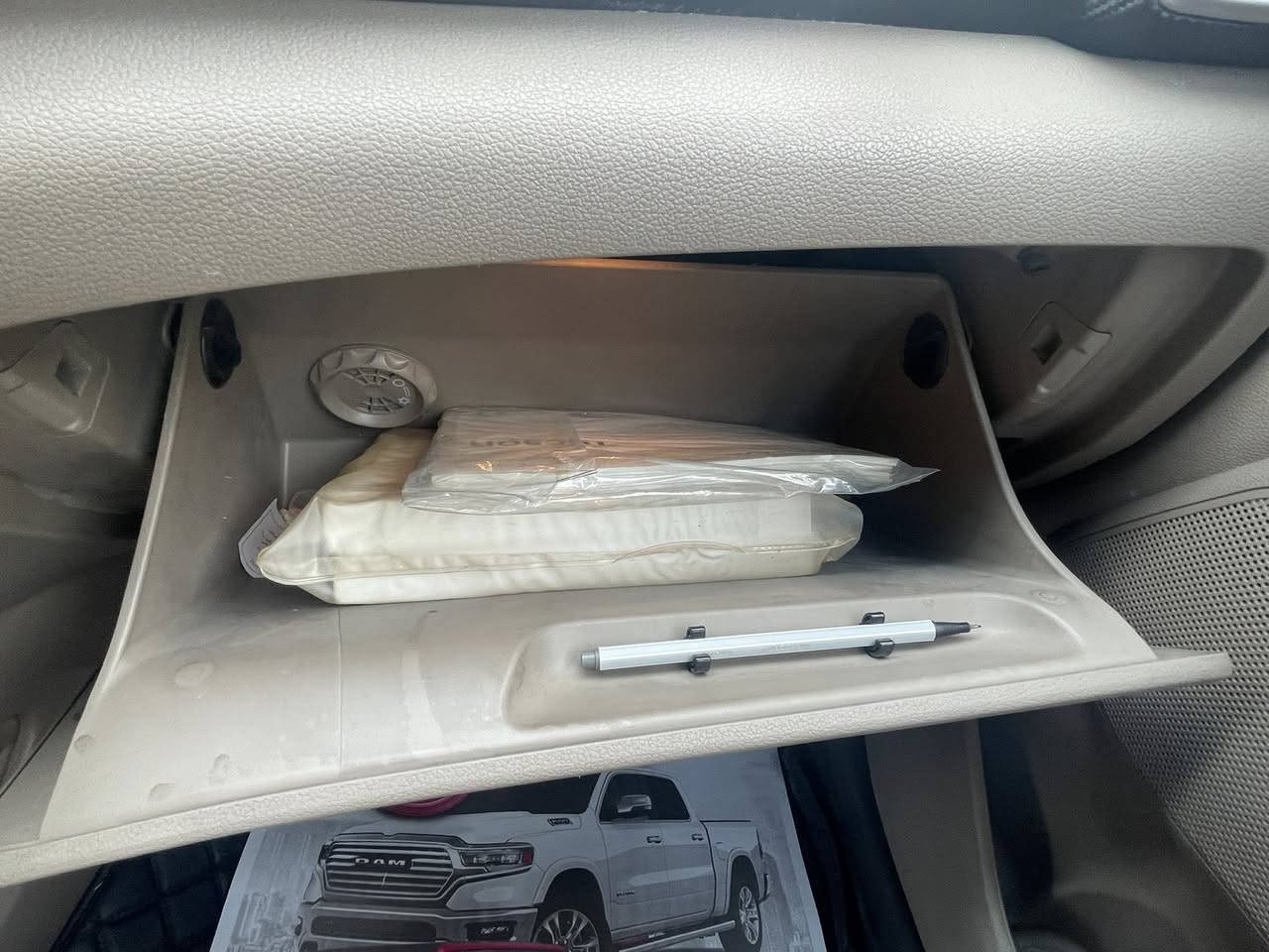 توسان خليجي موديل 2021 رقم بغداد باسمي سنويه ورقم هزه جديد ماشيه 54 مكفوله من الضربه والصبغ عدا بارد شبر  سياره جديده مواصفاته جنطه كهرباء 5 عدسان حساس امامي خلفي كشنات جلد كشنين كهرباء سايد بريك برجل مري شفط تبريد خلفي. تخم تاير سبير منازل بصمات عدد 2 مكاني بغداد الاطباء. السعر 217 

***********
