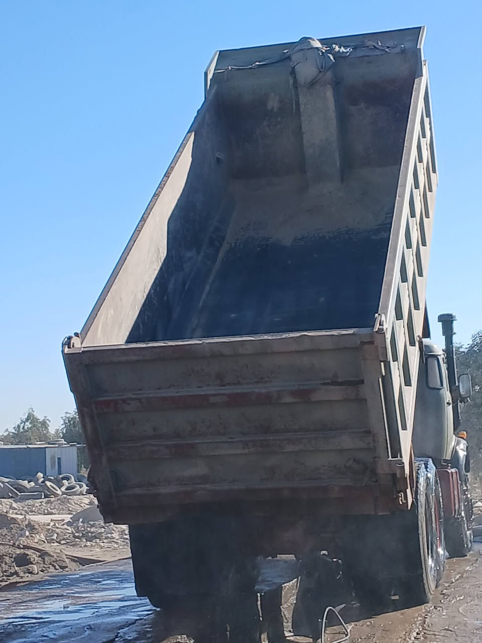 سياره للبيع موديل ١٩٧٩ مجموعة مان كير ٢٩ محرك نضيف شاصي مكفول بدي جديد قمارة مصبوغة عام رقم بغداد مشروع وطني *********** ء ***********
