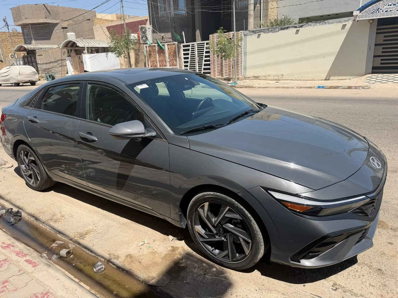 سلام عليكم النترا 2025 هايبرد ماشيه 8000 فقط سياره كما موضح بلصور فول اعلى فئه السعر المطلوب 175 ورقه 
***********
