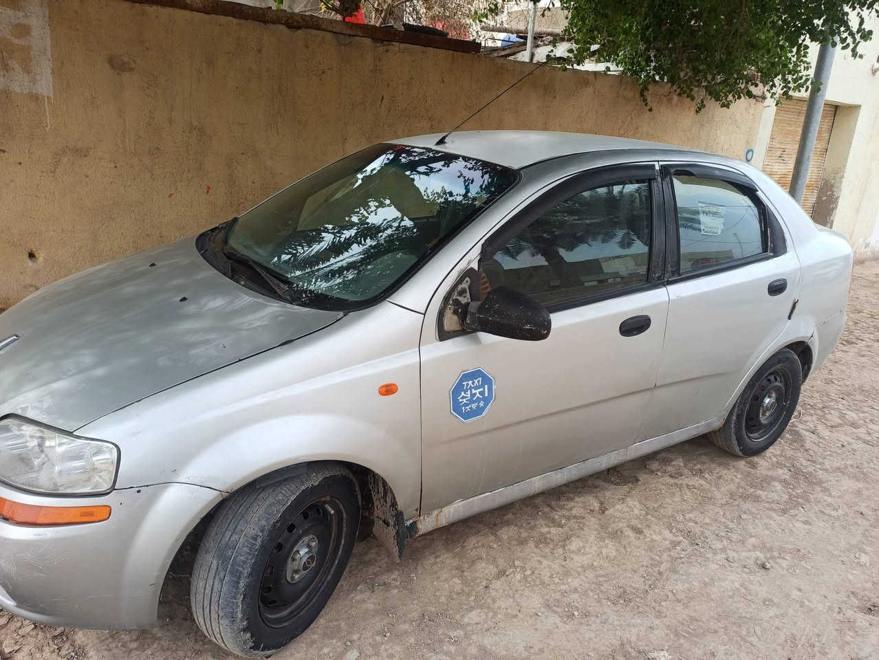 السلام عليكم 
افيو 2005 كير عادي
سنوية جديدة بأسمي 
كير و مكينة مكفولات 
مكان السيارة الديوانية 
الشراي يتصل و بيه خير و يدلل الخاص مغلق
***********
