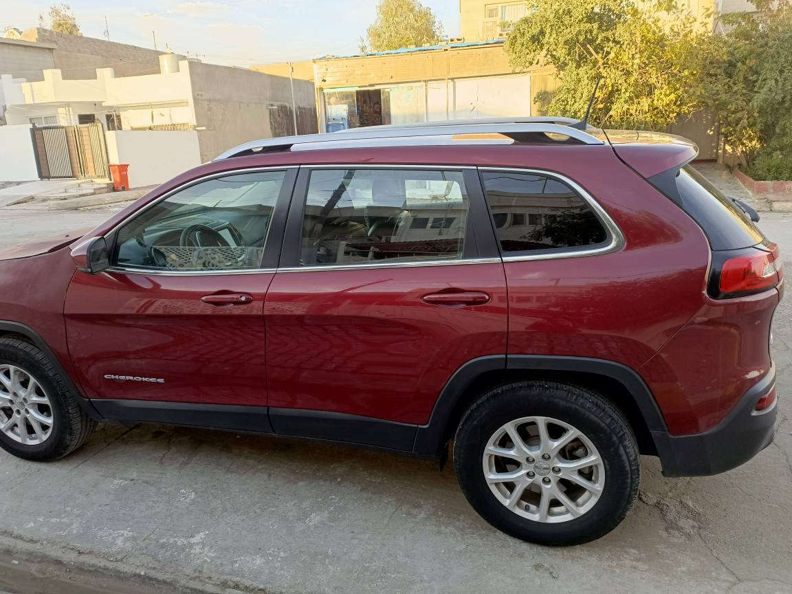 سلام عليكم ورحمة الله 
جيب شيروكي ٢٠١٧ بزون ستة سلندر 
ضرر ٣ قطع أمامي بدون دواخل بدون شاصي  وبدون ايرباك
سيارة يحتاجلها صدر ابيع على وضعها 
سعر ١١٥ وبيها مجال بسيط
*********** كركوك, العراق
