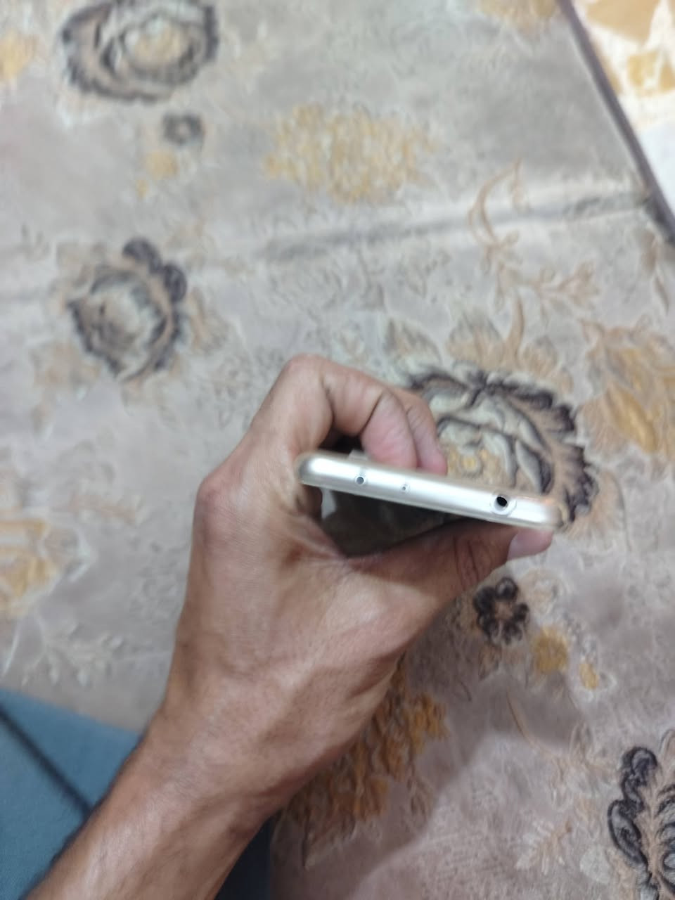 سلام عليكم تلفون مستخدم نضيف جدا نوعيه قديمه شركة شاومي
سعره 80 ذاكره 16
للتواصل ***********
