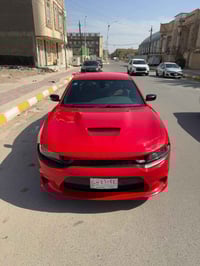 جارجر GT موديل 2023  ماشية 40  الف ميل  حلوة مواصفات   السيارة ضربتها ...