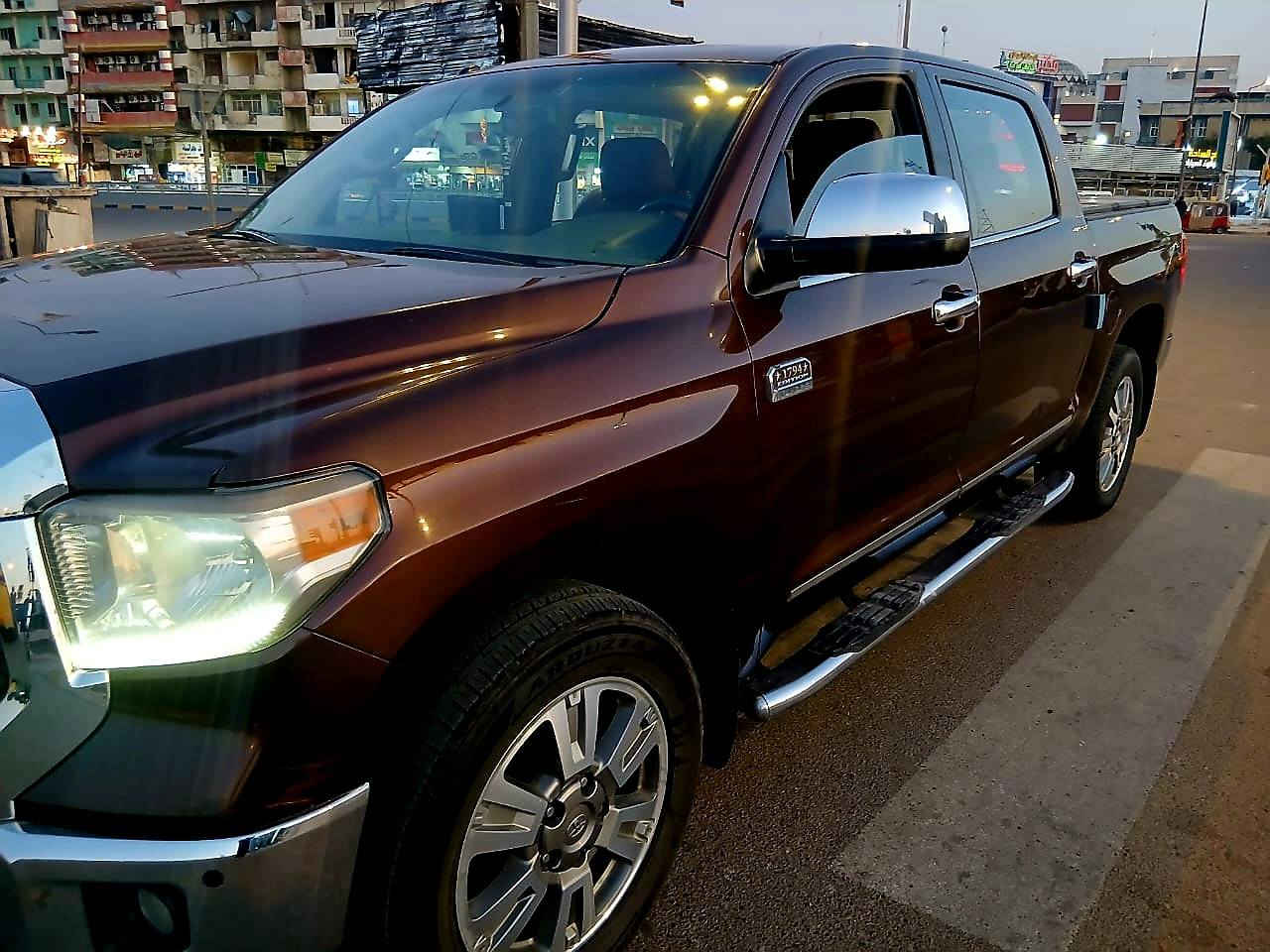 تويوتا تاندرا 2016 اعلى فئه 
 المسافة المقطوعة 185 
فول الفول مواصفات 
كير ومكينة مكفول من الفتح 
وارد امريكي داخله كلين
بالعراق طخه بسيطه باب الصدر ومصلحه فقط
المواصفات
محرك 8 سلندر 5700 
كير اوتوماتيك
دبل
كشنات جلد كهرباء
كوشنات كهرباء
شاشة كبيره 
كاميرا خلفية
حساسات امامي خلفي جوانب
تحكم ستيرن 4 جهات
كروز سرعة
بصمة تشغيل 
تشغيل عن بعد 
مري قلابه 
كراسي كهرباء
كراسي تدفئه تبريد 
مزوعه مواصفات اعلى فئه بالتاندرا
السعر 220 $ مجال بسيط 
للتواصل *********** 
بغداد دوره
