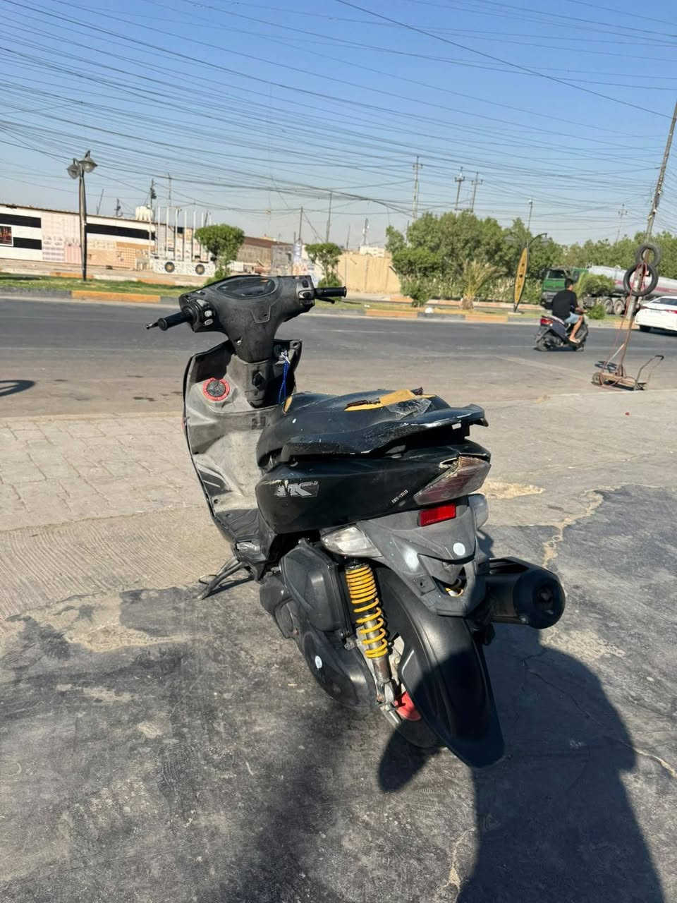 السلام عليكم جي تي آر رادلها ترتيب بسيط مكينه مكفوله برغي مامفتوح بيها كلها شغاله دراجه ماشيه ٨٠ وكلشي بيها شغال سعرها 600 قفل مكاني حي أور بغداد رقمي *********** مستعجل والله مكينه تخبل
