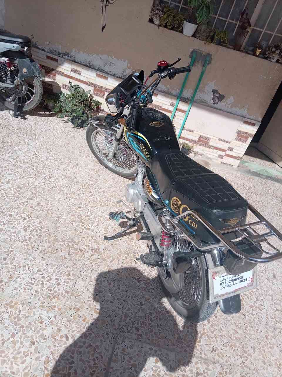 سلام عليكم دراجة موديل 2025 صار 20 يوم من منزلهة مكاني ديالى الغالبية السعر مناسب (625)  ول شراي يشلع عيوني رقم ***********  ما بيهة اي نقص تجي وتفحص بعينك
