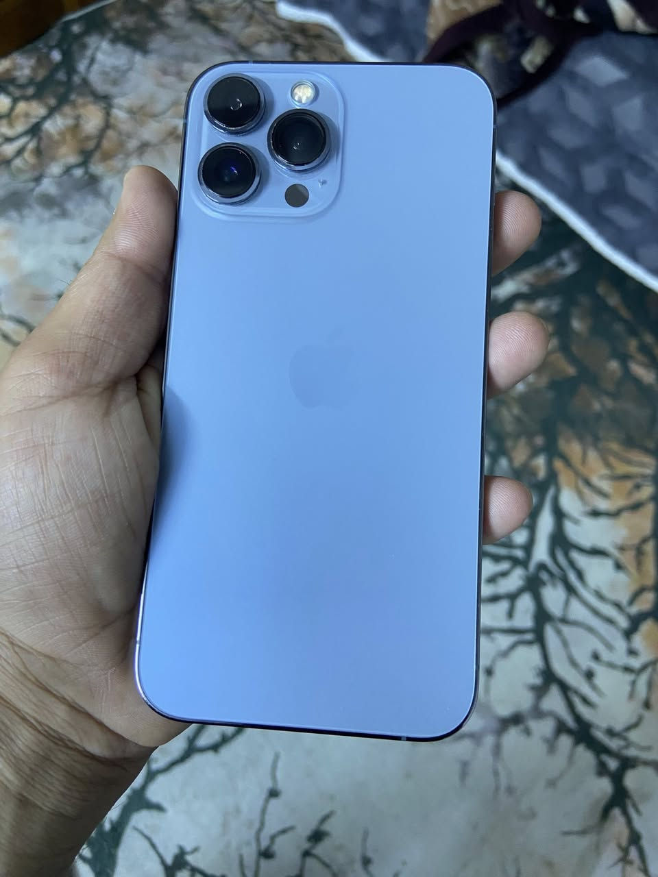 السلام عليكم  أيفون 13 برو ماكس ذاكره 256 بطاريه 80 بلادي مبدل بيه فقط كأمره اصليه من ابل موضح بلصوره ملحقات كامل كارتونه كفرات وشاحنه اصليه الجهاز تفحصه وين مايعجبك السعر 650 ألف مجال قليل حك جيتك ***********
