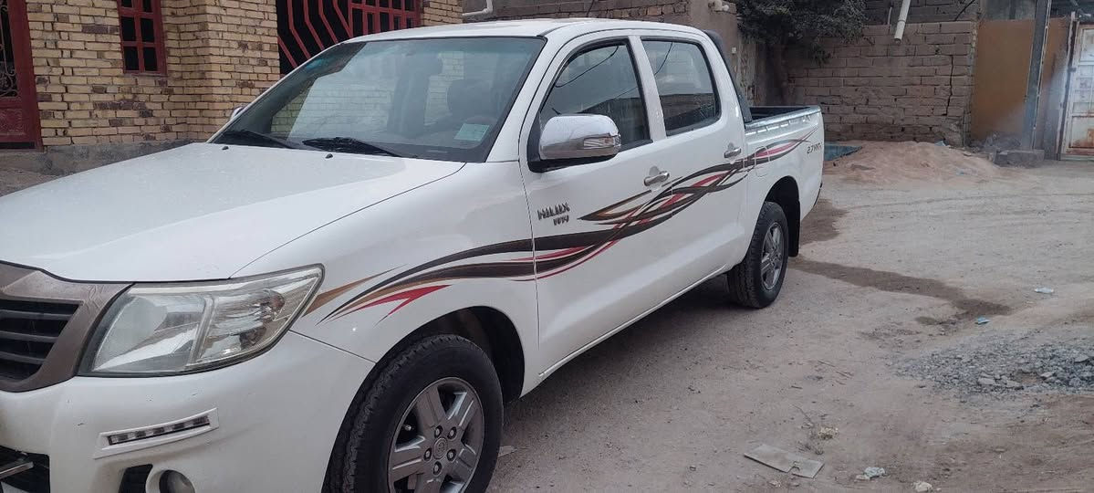 بسم الله الرحمن الرحيم 
تيوتا فلاونزه ٢٠١٥ شاصي ١٩ كويتي سياره جديده جدا  كفالة مكينه وبدي تخم تاير برجستون اصلي سنويه جديده وبسمي رقم انكليزي جديد هزه جديده سنويه لغة ٢٠٣١ حداده جديده مكان السيارة بصره قضاء المدينة 
***********         ***********
