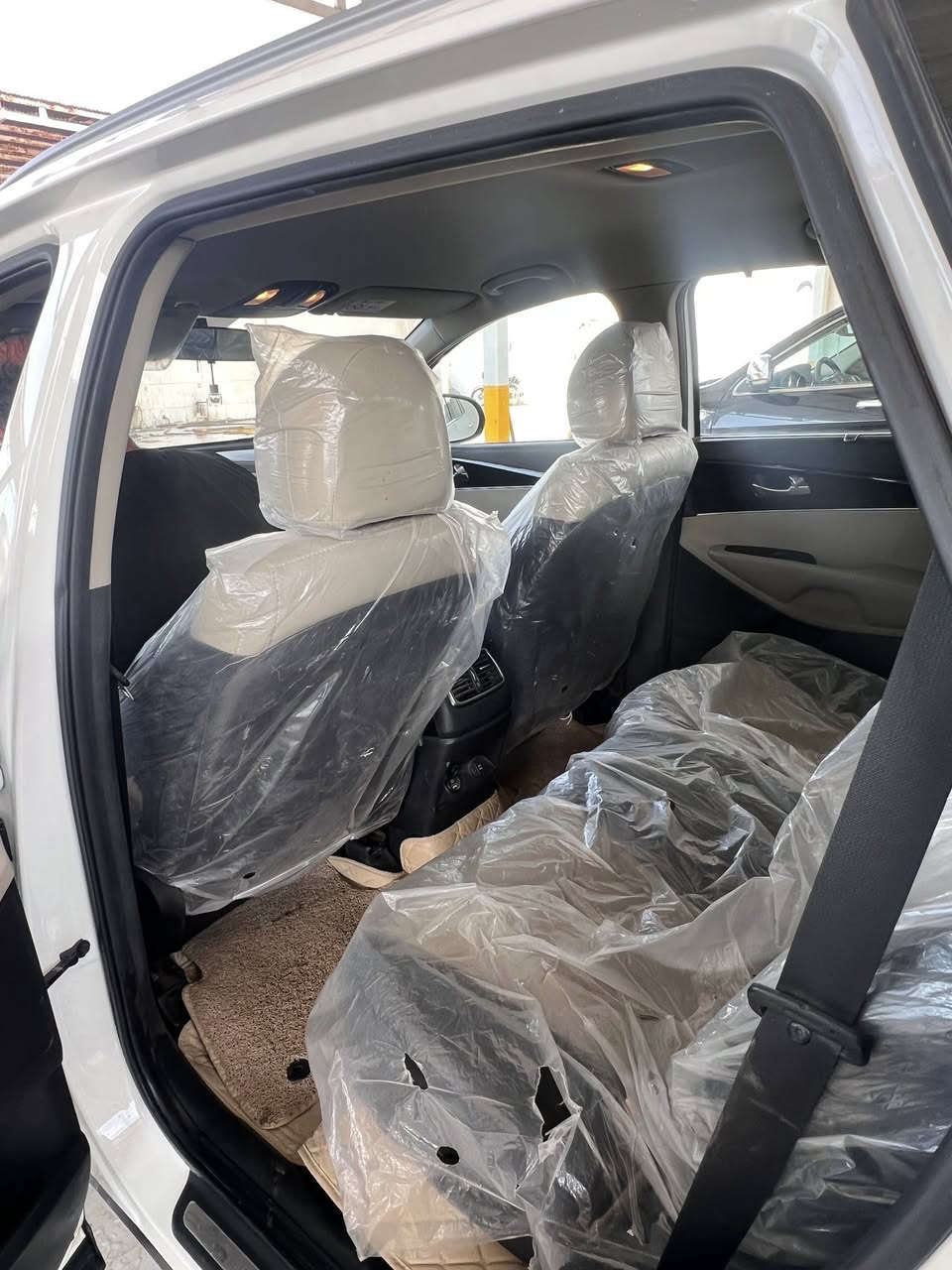 السلام عليكم 
سورنتو 2020
وارد خليجي بأسمي 
رقم بغداد 
ماشيه 81 الف كيلو
نص فول 
بيهه صبغ قليل بالتكمه الخلفيه كما موضع بالصوره والباقي كفاله من الصبغ والتبديل 
السياره جاهزه مابيهه اي نقص 
السعر 260 
مكان السياره ميسان القطاع
***********
