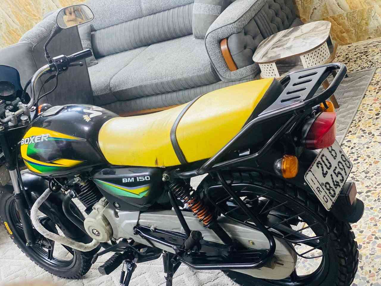 السلام عليكم ورحمه الله 
بوكسر هندي موديل 2021
ما مفتوحه بلاديه 
مكينه كير كهربأيات خير من الله
لايت زنون عالي ناصي
تختم تاير جديد
مكينه ناعمه دراجه ما متعوبه حلوه
سنويه بأسمي تحويل ثاني يوم
بيها هسه صالحه لمده سنه كامله
يعني ميحتاج تنهز شغلتك ممتازه
وين ميعجبك افحص افحص
مكاني بغداد شهداء البياع
السعر قفل من الاخير لا اعاملك ولا تعاملني
1850 الي يعجبك اهلا وسهلا ميعجبك هم اهلا وسهلا وعلى راسي 
وهذا رقمي***********
