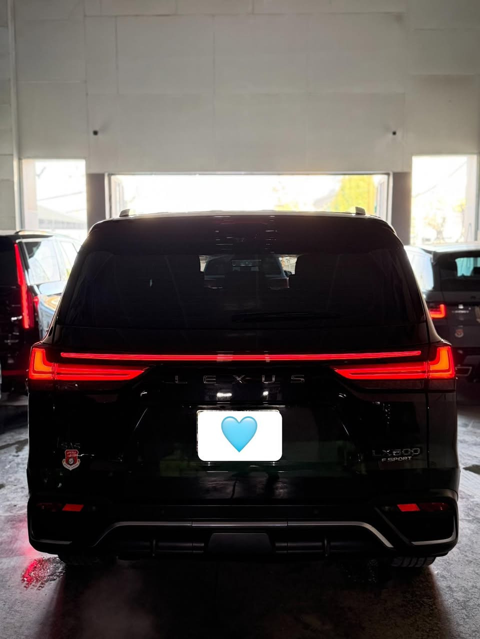 السلام عليكم 
لكزس 2023 fsport
ماشية 36 الف كيلو متر 
مكفولة السياره ماعدى رصعه بالذيل مال جاملغ الامامي الايمن ومسحوبه pdr
رقم بغداد 
بوب شفط وشاشات بالتجاوي الخلفيه
سعرها:119.500الف دولار وبيها مجال بسيط
للاستفسار اكثر:***********
مكانها معارض النهضه شركة اللامي
