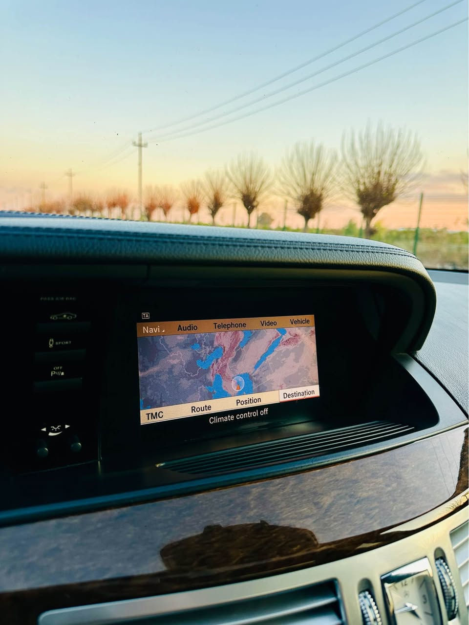 السعر قمبلة و مفاجئة بلنسبة للنضافة و كفالة عامة 💣

صلو على الحبيب 🙏🏻

للبيع فخامة الأمانية و فول مواصفات

🇩🇪🇩🇪🇩🇪 Mercedes Benz S class 350 🇩🇪🇩🇪🇩🇪

اخوان السيارة وارد الأماني و ضمان دولي و ضمان انتر بول و مكفولة كفالة عامة من الحادث و الصبغ و موجودة سونارها 💯

موديل : 2011

وارد : الألماني

محرك : 6 سلندر 3500 بانزين الحباب الجميع
 
نسبة النضافة : 98% ماشاء الله

لون : اسود لماع 

ماشية : 155 الف 

رقم السيارة : دهوك الجديدة سنوية عضم عاج 

مكان السيارة : اربيل 📍

سعر المحروسة : 197$💰 ورقه و مجال جداً بسيط 🙏🏻

رقم تليفون و واتساب ☎️ :

***********
***********

⚜️⚜️⚜️⚜️⚜️⚜️⚜️⚜️⚜️⚜️⚜️⚜️

مواصفات فول 💯

‎فتحة السقف • حساسات امامية و خلفية • رادار امامي و جانبي • مانع التصادم • تحديد مسار • دبلات جبلس • بيبان كله بصمة و شفط • صندوق شفط • لايت زنون و دوارة • كامرة خلفية • بردات خلفية كهربائية • سماعات Harman/Kardon • شاشة و كيج الكتروني • ناظور ليلي • كشنات تدفئة و تبريد و خزن و حضن و فول كهربائية • ستيرن مهربائي و خزن • شفتات بلستيرن • كير تعليك • شاشة دي ڤي دي و كنترول • سيدي بوكس • بريك لمس • اوتو هولد • اتو ستارت ستوب • مرايات شفط • كشنات خلفية هيتر و تحكم بل بردات • و بعد كلش اهواي مواصفات ممذكورة 💯

اخوان السيارة جاهزة و بدون النقص الحمدلله و مسويله سيرفز عام من ناحية دبلات و صدر و هيدروليك و دهن المحرك و نوزلات كله مضبوط و بدون اي نقص الحمدلله 🙏🏻

گير و محرك و كهربأيات السيارة كله كفاله و بدون اي نقص او خلل او عطل شرط سونار 👍🏻

فحص و هزة و سنوية جديدة و السيارة بأسمي تريد تحويل او وكاله حاضر و ما اقصر 🙏🏻 أربيل, العراق
