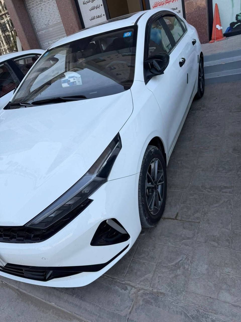 السلام عليكم كي3 موديل 2024 فول مواصفات ماشيه 10 الف بعدها زيرو مكاني بغداد السعر 145 وبيها مجال حك الجيه الاتصال ***********
