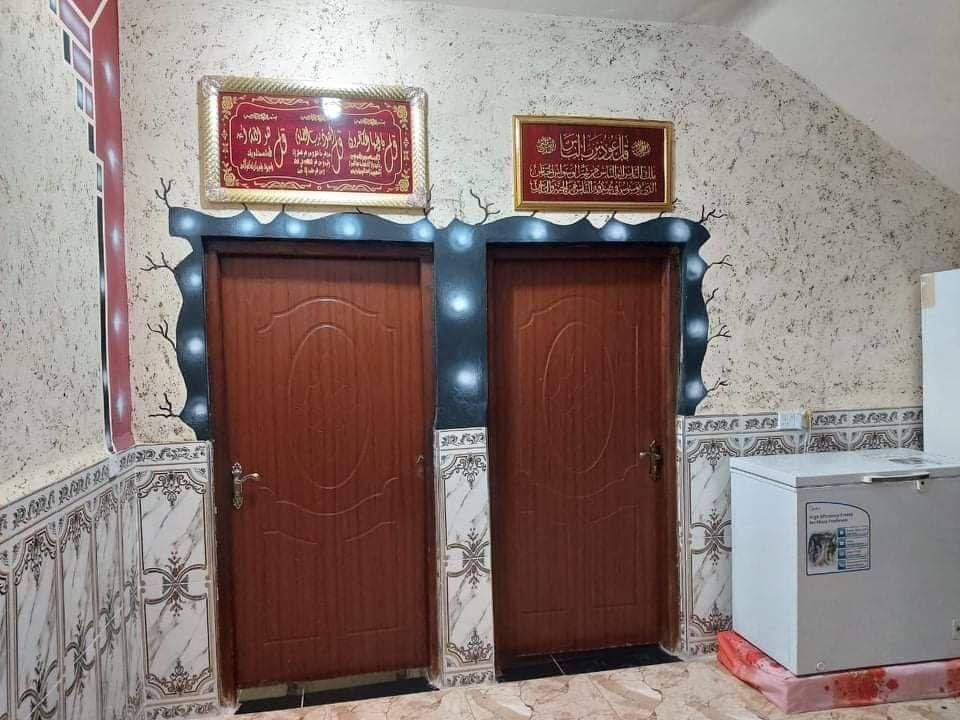 🌹ياالله 🌹
دار طابقين 180م (قرار 117) 🔴الطابق الاول يحتوي ع غرفتين نوم +ستقبال+كراج +حديقه +منور +مطبخ +صحيات +صاله +درج داخلي 

🟣الطابق الثاني يحتوي على غرفتين نوم +صاله+صحيات حمام +درج خارجي 

  طابقين كامل مكمل  العنوان :(الورديه حي الرسول ). السعر 75وقابل للتفاوض 
للاستفسار:📞***********ابو حمزه
