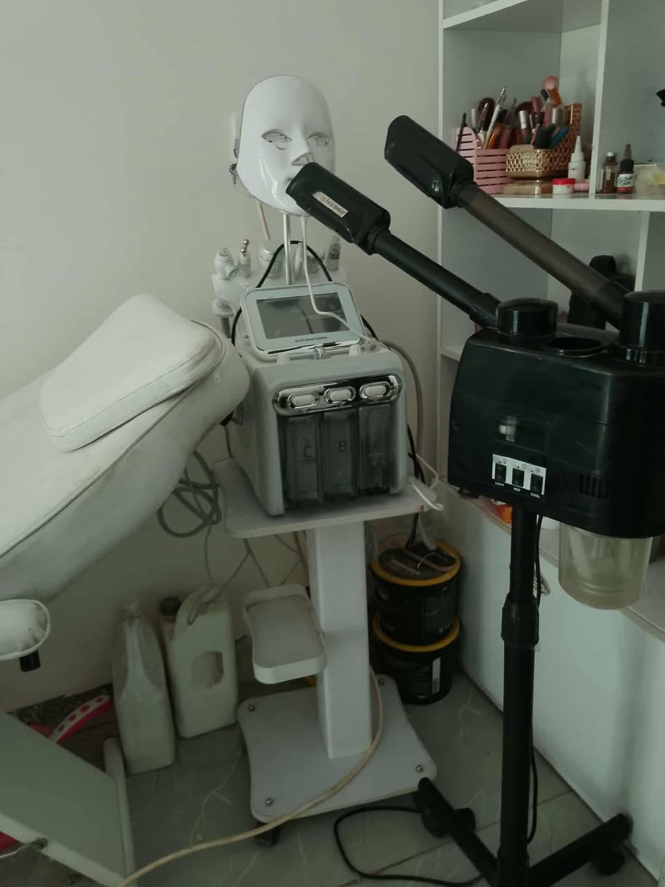 تخفيضات والاسعار نار🔥
تنظيف بشره عميق مواصفات 
واحد على واحد.... السعر ب 15
المكان 
 طريق المطار 
بشارع العريض ينزل 
ع حي العسكري قرب مدرسه زهير مجاورة صيدليه سما 
رقم جيهاز***********.    ام جود ام جود
