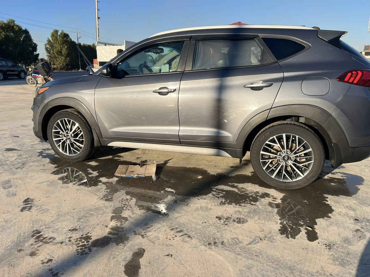 السلام عليكم توسان ٢٠١٩ فول موصفات 
عده الفتحه سياره جديده مال بيت 
رقم بغداد الجديد 
متواجد على الفيس 
رقم الموبايل ***********
العنوان بابل قضاء المسيب 
السعر ١٧٨وبيه مجال
