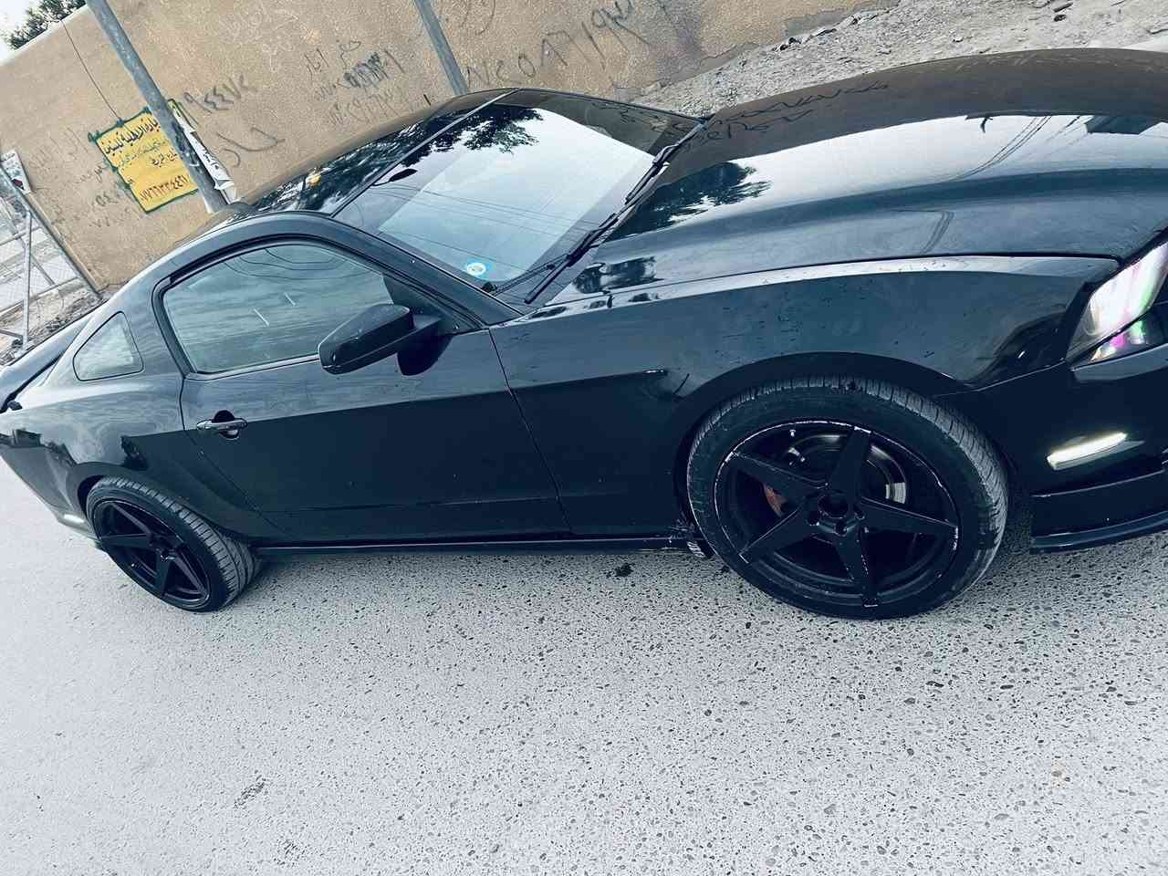 سلام عليكم للبيع او مراوس موستنك 2013 سياره بسمي رقم بغداد الجديد سياره نضيفه وحلوه كير ومحرك نضيفات كزوزات وبيهة بوابات تطفي وشغلهن  صدر نص عمر وعندي بيه سونار راسلني وادزلك السونار السعر 90 وبيه مجال ***********  مكان سياره بغداد
