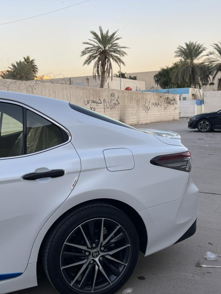 كامري 2024 وكاله عبد اللطيف جميل فول 1/1 GLE ماشيه 19 الف كيلو مكفوله كفاله عامه من كلشي 
  فتحه وبرده وكرسي كهرباء وشاحن واير ليس جديدا جدآ السياره مكانها بغداد باسمي تحويل ثاني يوم
السعر 253 وبيها مجال حك الجيه 
رقم الهاتف ***********
