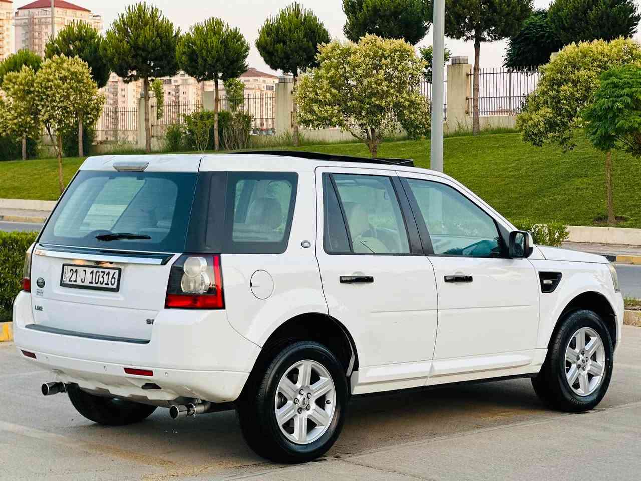 Land Rover   LR2   SE   2011 
سفري شةريكةي سةردارة 
مةكينةي ٦ بستوني  بي توربوية
١٧٠ هةزار كيلومتر روشتوة
گێڕو مەکینەي نةكراوةتةوة
سةنةويو رةقةمي تازةية
٤ تايةي تازةي لة ژيراية
سةيارةكة زور پاكو بي نو قسانية  
بوياخي نية ٢ جيگا تةعديلي ساردي هةية

فول مواسةفاتة

بةسمة 
پانوراما
ناوزةرد
ناو فورميكا
٦ سيدية
حاسةية
ئاوينةي شةفتة
٥ مودي دةبل اكسل
لايت عةدةسةو زينونة
كوشن جلد 
كوشن كاره باي

سةيارةكة لةسليمانية

سعري ٩٢ $ 
📞 ***********

===============================

land rover  LR2  se

سيارة موديل ٢٠١١  خليجية شركة سردار
محرك ٦ سلندر تنفس طبيعي  بدون تيربو
ماشي ١٧٠ الف
گير محرك مامفتوح
سنوي رقم جديد
تخم تاير جديد
سيارة حيل حلوة مابي نقص 
مابي صبغ  بي ٢ مكان تعديل بارد

فول مواصفات

بصمة
پانورما
داخل اسفر
داخل ساج
سيدي چنجر
حاسة
مرايت شفت
٥ مود فوريل
مازدات عدسة زينون
كشن جلد
كشن كهرباء
تحكمات ستيرن

مكان سيارة سليمانية

سعر ٩٢$ 
📞 *********** السليمانية, العراق
