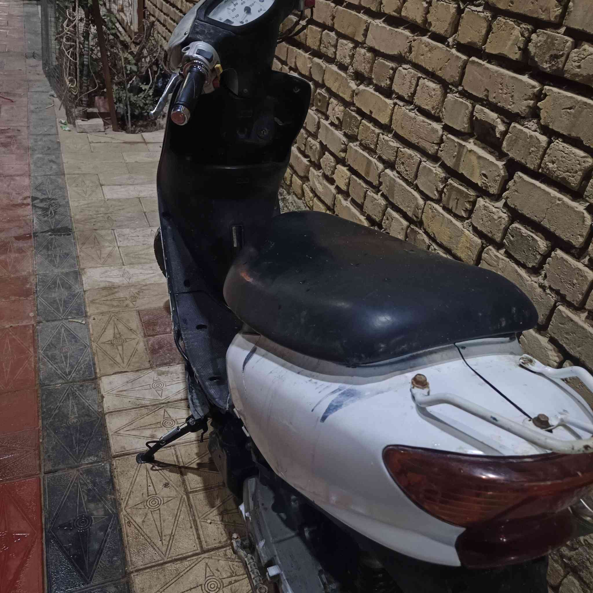 دراجه عصفوري للبيع 
صالنصه تزويد محوره sc كامله وملحومه
مكينه ما مفتوحه تجي هندر واحد وتروح 
كلشي بيهه شغال كهربائيات سلف بس عوزهه باتري
مكان ناصريه مركز 
السعر 350 قفل للتواصل رقم ***********
