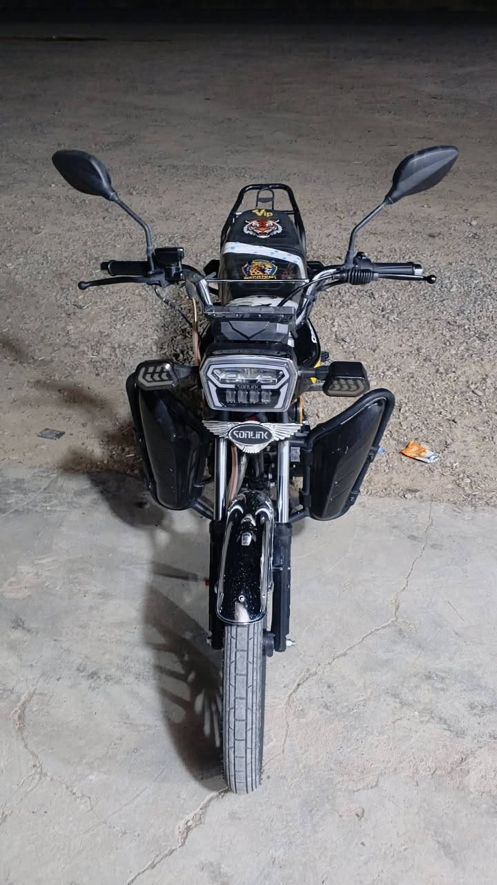 دراجه لبيع 
موديل 2025
سعر 825
وبيه مجال 
رقم ‏‪***********‬‏
بيه منفيس 
مكلف بل نشر 
محرك 150
خالد السلامي
