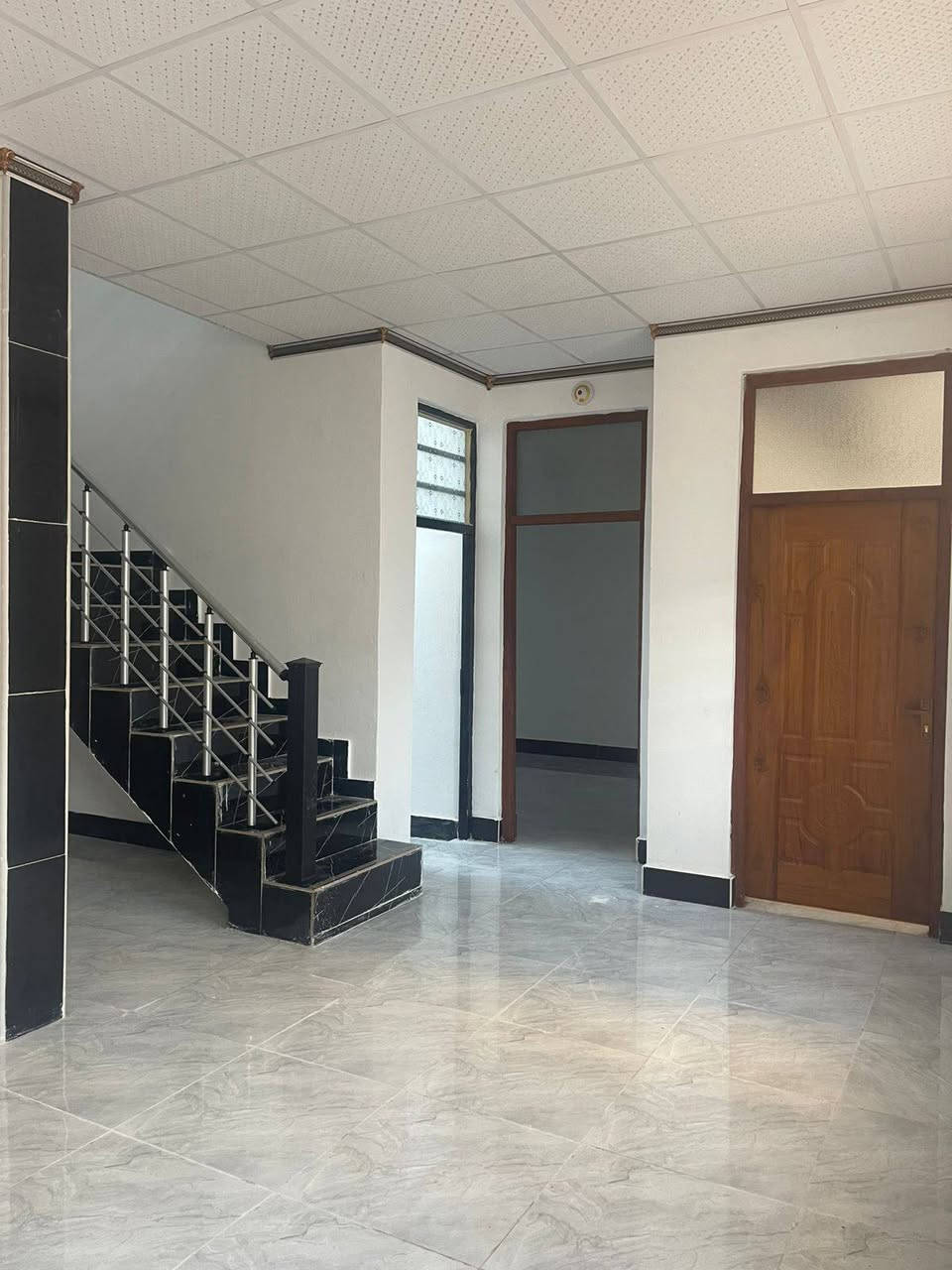 10×10
طابو زراعي سند 25 
دور الزراعه الثالثه فرع رضاوي الحلاق 
يتكون من 
كراج  +  اسقبال + مطبخ + غرفة نوم ، صاله+ مجمع صحيات + منور 
+ بيتونه 
الارضيه بورسلين 
الجدران لبخ 
السقوف ثنوي
شغل درجه اولى
زيرو غير مسكون 
كلشي جاهز ما يحتاج تصرف عليه لوالف دينار 
الاستفسار 
***********
