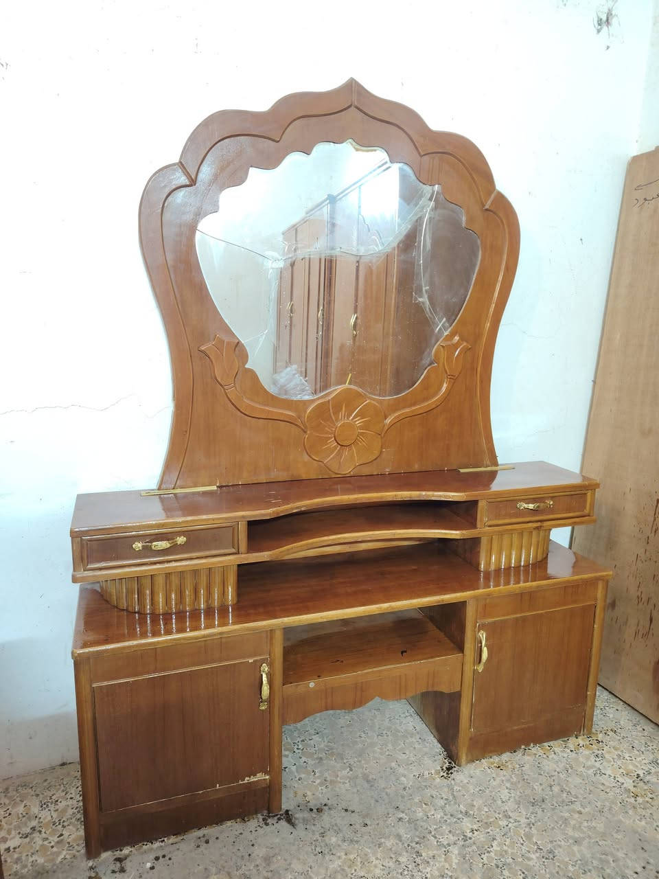 غرفه مستخدمه 5باب سعر 550معرض ابو عقيل ميسان حي رساله شارع ماطور قرب صيدليه حازم ***********((نشتري جميع الغرف))
