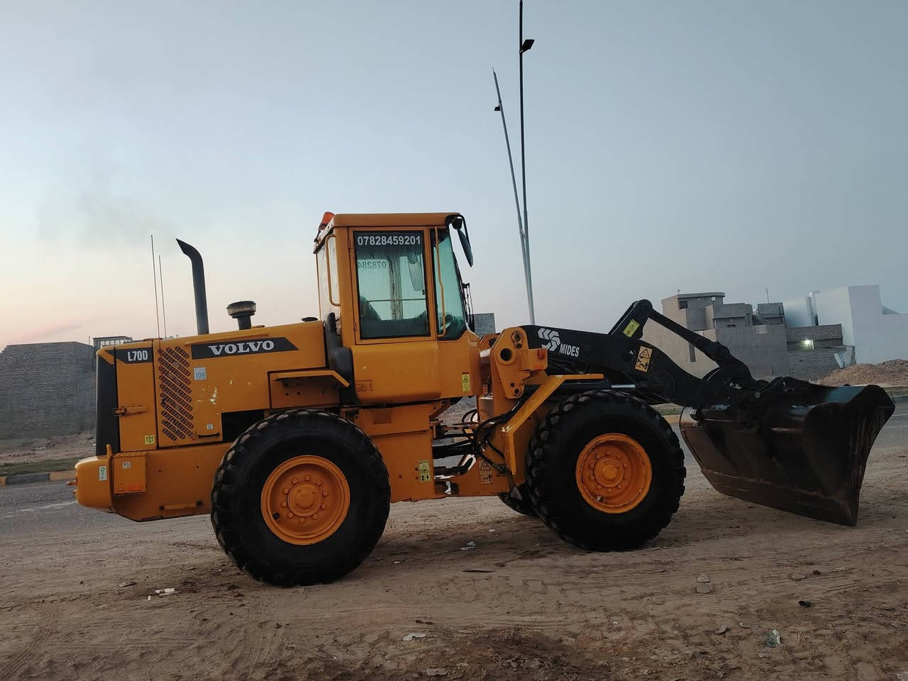 سلام عليكم شفل فالفو 70 مديل 2002  رقم أربيل دولي مكينه كير اكسلات كله شرط مكان تكريت للاستفسار ***********
