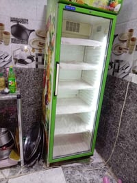 ثلاجة • نضيف جدا • بيه مجال