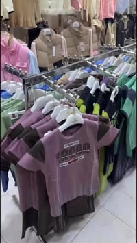 ملابس أطفال • الرمادي شارع خاشع • أزياء اسطنبول