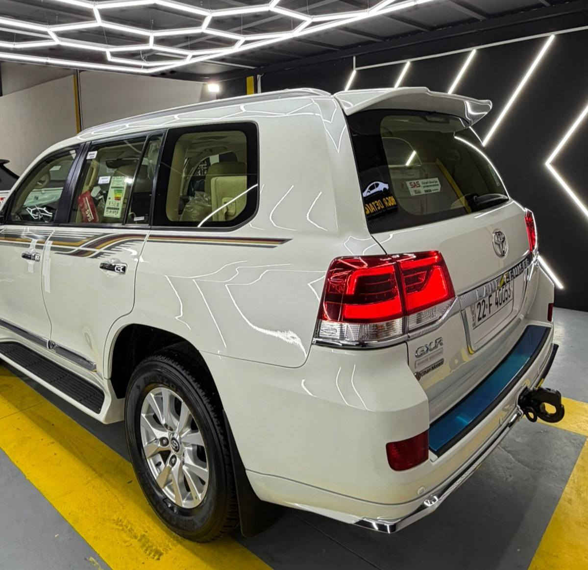 تويوتا لاندكروزر 2017 GXR وايت إديشن – شركة جيهان المسافة المقطوعة: 106,000 كم حقيقي
السيارة بحالة ممتازة ونظافة عالية
محرك 6 سلندر
فل مواصفات شركة جيهان – باب أول
الحالة والكفالة:
* السيارة مكفولة كفالة عامة
* ملاحظة بسيطة: كارت خفيف بحافة هلال الجملغ الخلفي فقط
* ما عدا ذلك، السيارة مكفولة من كل شيء
* بدون شخوط، بدون حالوب، بدون تبديل
* المحرك والگير بشرط، غير مفتوح وغير ملعوب به

💎 ســعــر ✅ ::  الــرد تلقائي📮

مواصفات وايت إديشن (فل كامل):
* بصمة
* 8 إيرباغ
* فتحة سقف
* 4 كاميرات
* ثلاجة
* لايت أسود + LED نشرات
* كراسي جلد
* دبل
* كوشنين كهرباء
* كرسي السائق 3 أزرار
* مرايات شفط
* شاشة كبيرة
* حساسات أمامية وخلفية
* نظام ECO
* لايت حساس مع تنظيف
* لايت LED وزينون بلادي
* داخلية بيج
* ستيرن فوليوم
* مواصفات معروفة كاملة
سنوية جديدة
زنك ورقم جديد
الشاصي والحدادية بشرط وجاهزة بالكامل

رقم صاحب السيارة 
***********
