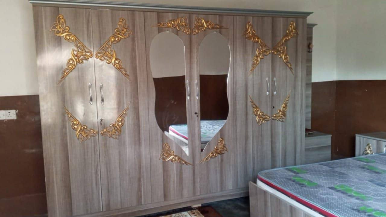 غرفه تركي نظيفه ومرتبه فتره قصيره جدا من مشترينه سعر 750 وبيه مجال حك الجيه العنوان الحاج علي ***********
