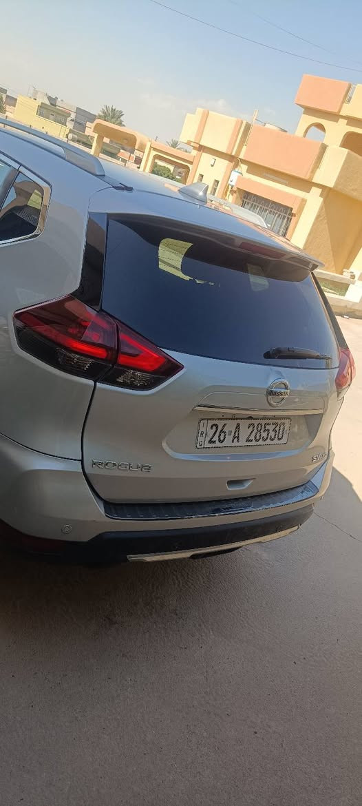 السلام عليكم
نيسان روج 2019 وارد امريكي sv فوول موصفات ماعدا الفتحه 
ماشي109.000 كيلو  قابل للزياده 
فور ويل كهربائي 
Eco + sport
ويل كب بلادي 
حساس تايرات
تبريد خلفي 
مسند خلفي 
بصمه 
تشغيل عن بعد 
محرك 2500 cc المرغوب 
كشن كهرباء 
صندوق كهرباء + مستشعر قدم + فتح عن بعد 
رادار امامي 
رادار خلفي 
اناره اوتو 
تنبيه رجوع 
تنبيه سياره جانبيه 
تحديد المسار
توقف ذاتي 
تحذير عند الرجوع 
بروجكتر 
تدفئه كشنات امامي 
اناره اوتو 
كامره خلفيه
تشغيل عن بعد 
رادار خلفي 

‏Car play 
Android audio 
Aux
Bluetooth
Wi-fi
Usb

‎شاشه 
كامره خلفيه 
حساسات خلفيه
وباقي الموصفات SV معروفه 

صور الحادث موجوده 
جاملغ يمين مصبوغ وحافة البونيد مصبوغة بدون دواخل 
السعر 145
صلاح الدين الشرقاط الجميلة 
 للاستفسار 
***********
