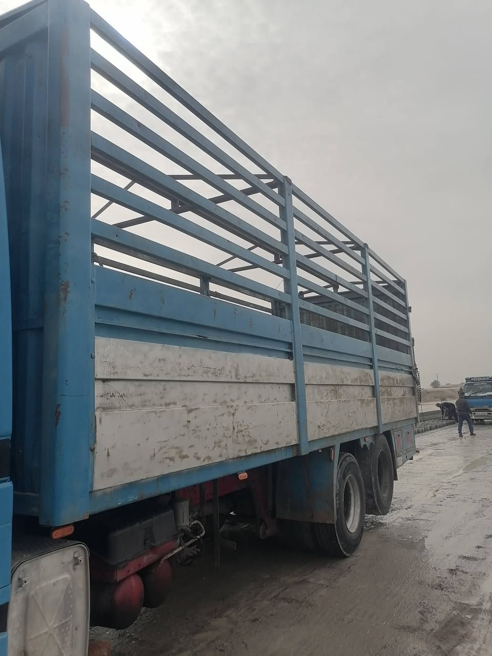 سلام عليكم للبيع بدي حمداني بدي نضيف مكاني ديوانيه ***********
