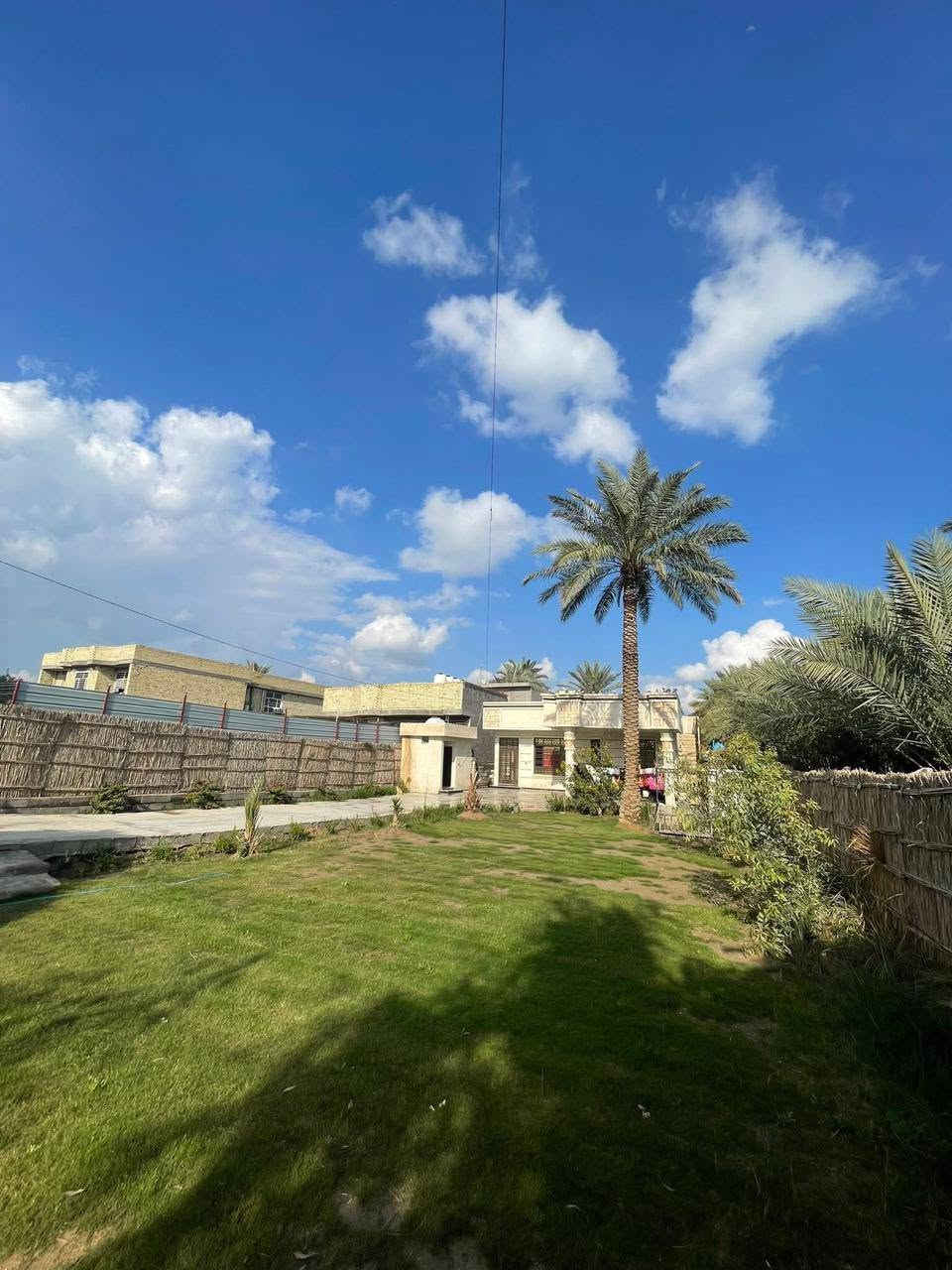 سلام عليكم
دار للبيع  🚞  بسعر مناسب 

مساحه 550  متر واقع حال 850  متر واجه ١٨ متر طابو زراعي سند 25 عله طابو المحموديه تصلح سكن او استثمار بناء حديث ٣ غرف نوم حمامات  2 بناء سنه 2024 العنوان خلف بانزين خانه حي الصفاء قرب حولي المحموديه تبليط الباب البيت مدرسه قريبه  ماء خطين +بير السعر 155 مليون الاستفسار الاتصال صاحب البيت ***********
