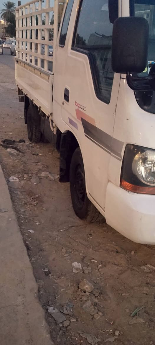 سلام عليكم للبيع سياره كيا حمل موديل 2000بسمي خيط بخار كيا ام عيون مكان سياره بغداد رقم الهاتف ***********
