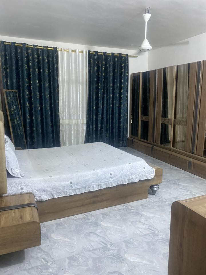 للبيع 100مترب220 الواجهة 5مدخلين بناء حديث 3غرف نوم 3صحيات واستقبال ومطبخ شارع المركز
***********
