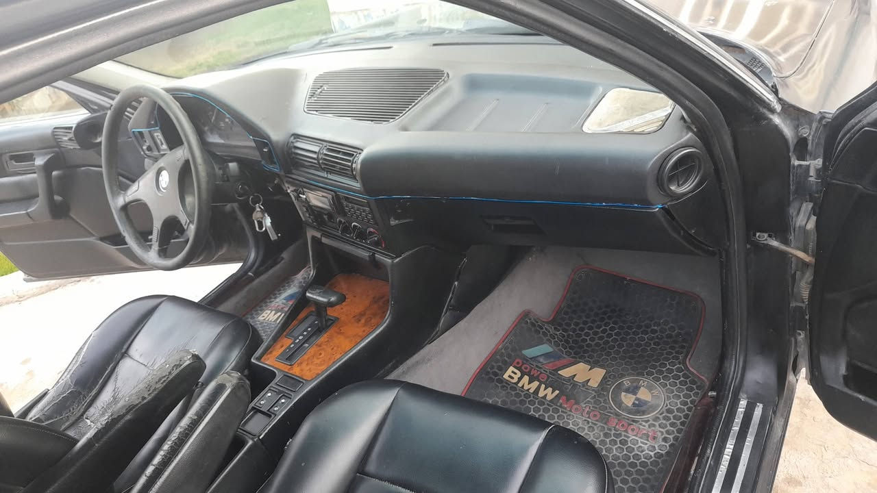 السلام عليكم
بي ام مديل 1993 اصل 20 وعليها محرك وكير مال صقر 28

تبريد وكلشي بيها شغال 

ضررها لغد وجاملغ الايمن  السياره ما متعوبه وكل فتره ادامه عامه عليها بيع مستعجل 51 وبيها مجال ***********
