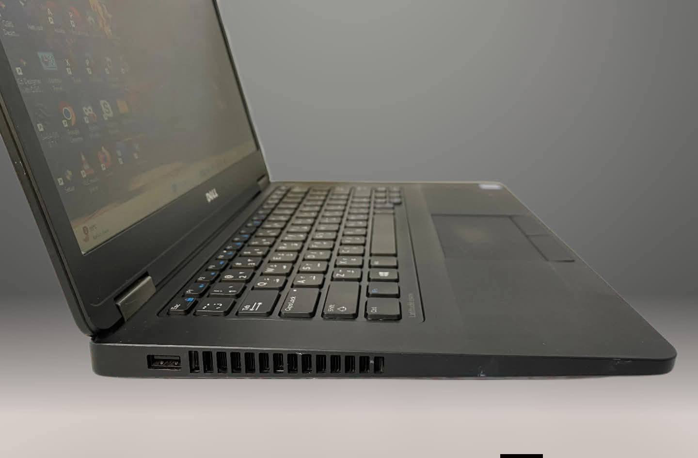 💻 Dell Latitude 5470 | أداء عملي وسعر اقتصادي 💻
مثالي للدراسة والعمل المكتبي، يجمع بين المتانة وسرعة الأداء بفضل معالج i5 والـ SSD.
🔍 المواصفات التقنية:
• المعالج: Intel Core i5 (الجيل السادس).
• الرام: 8GB DDR4.
• الهارد: 256GB SSD.
• الشاشة: 14 بوصة.
🎁 الهدايا والملحقات:
(حقيبة، شاحن أصلي، ماوس، ماوس باد، تغليف كرتوني آمن).
🛡️ الضمان والخدمات:
• حق فحص المواصفات والنظافة عند المندوب قبل الاستلام.
• ضمان استبدال لمدة أسبوع كامل.
• تنصيب ويندوز، أوفيس، والبرامج الأساسية مجاناً.
💰 السعر: 190,000 دينار عراقي.
📍 الموقع: بغداد - الأمين الثانية.
🚚 التوصيل: متوفر لجميع محافظات العراق.
📞 للحجز والاستفسار (واتساب/اتصال):
      ***********
