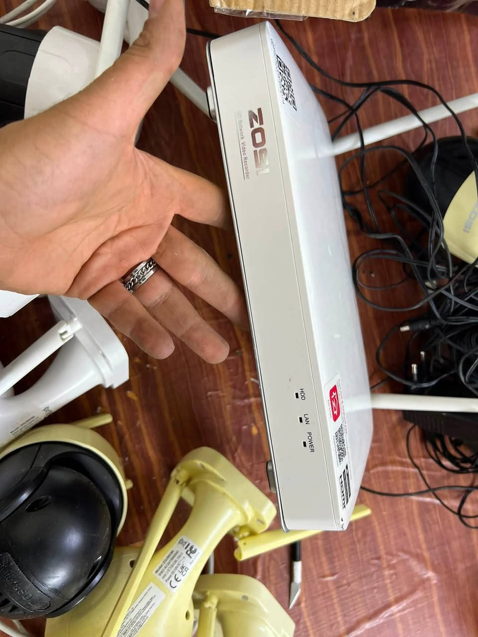 كامرات كلهن براندات السستم كامل ويا 8كامرات والباقيات مثل ماواضحات اليريدهن يخلي سعره بالتعليقات وبخدمته


**إذا كنت صاحب هذا الإعلان وتريد حذفه لأي سبب، رجاءا أرسل رسالة إلى الدعم الفني**