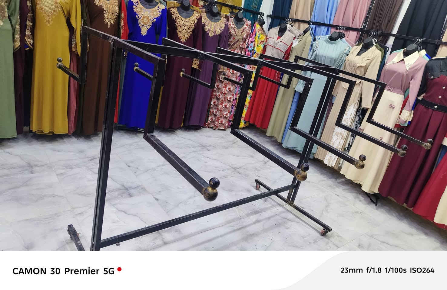 استاند ملابس للبيع الي يريد يخابرني***********
