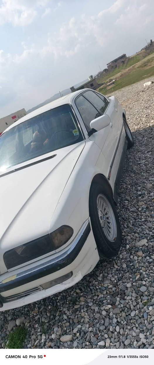 السلام عليكم سياره بي ام كاسحه موديل 95 حجم 730 سياره محدثه 2000 سياره جديده كلش سياره غرفتها تعبانه محركها نص عمر جير شرط بها كاملق من جهه السائق بصبغ بها تلقيطات صبغ ضخم جديد باتري جديد تواير نص عمر تخم الخلفي نص عمر قشر كلش نظيف وحلو موضح عندك بالصوره مراوس مراوس سعرها حيل مناسب 43 ورقه وبيها مجال بيع مستعجل كربون بنزين بها السياره باسمي شرط التحويل تريد وكاله تريد تحويل بس اني احول اي ثلاث مرات انشرها وارجع امسحها من وعود الكاذبه سياره تجي تشوف وتشيك لا تقول لي اشرح لي تجي تشوفه وتشيك بعينك تمام العين مو مثل الحكي رقم تلفوني ***********
