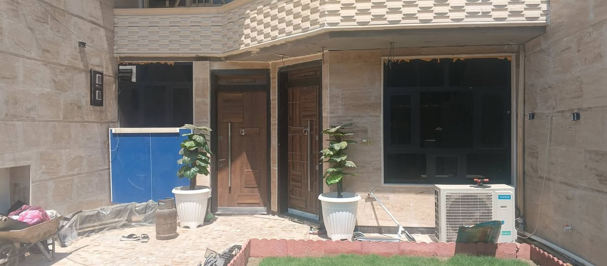 بيت طابو صرف للبيع
مساحة 150. 7٫5*20
على شارع 20 شارع تجاري
أرضية مرمر والواجهة مرمر
بلديات خلف مخازن الاسمنت
***********
