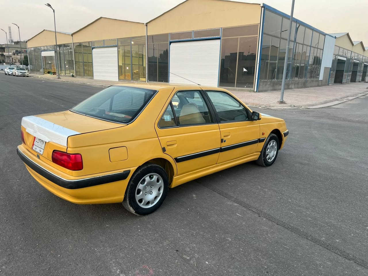 سلام عليكم بارص 15رقم بغداد مشروع وطني داخله هزه هيئه غرامات مصفره شرط التحويل سياره خير من الله مكينه وكير خير من الله صدر امامي خلفي جديد تخم تاير جديد كهربائيته كله شغاله تبريد شغال مدوشمه السياره .مابيه ضربه نص الباب مال السايق صبغ وال الدواير الخلفيه بيهن صبغ باقي السياره خير من الله .مكاني بغداد حي اور .***********….***********-السعر 40 وبيه مجال حك الجيه
