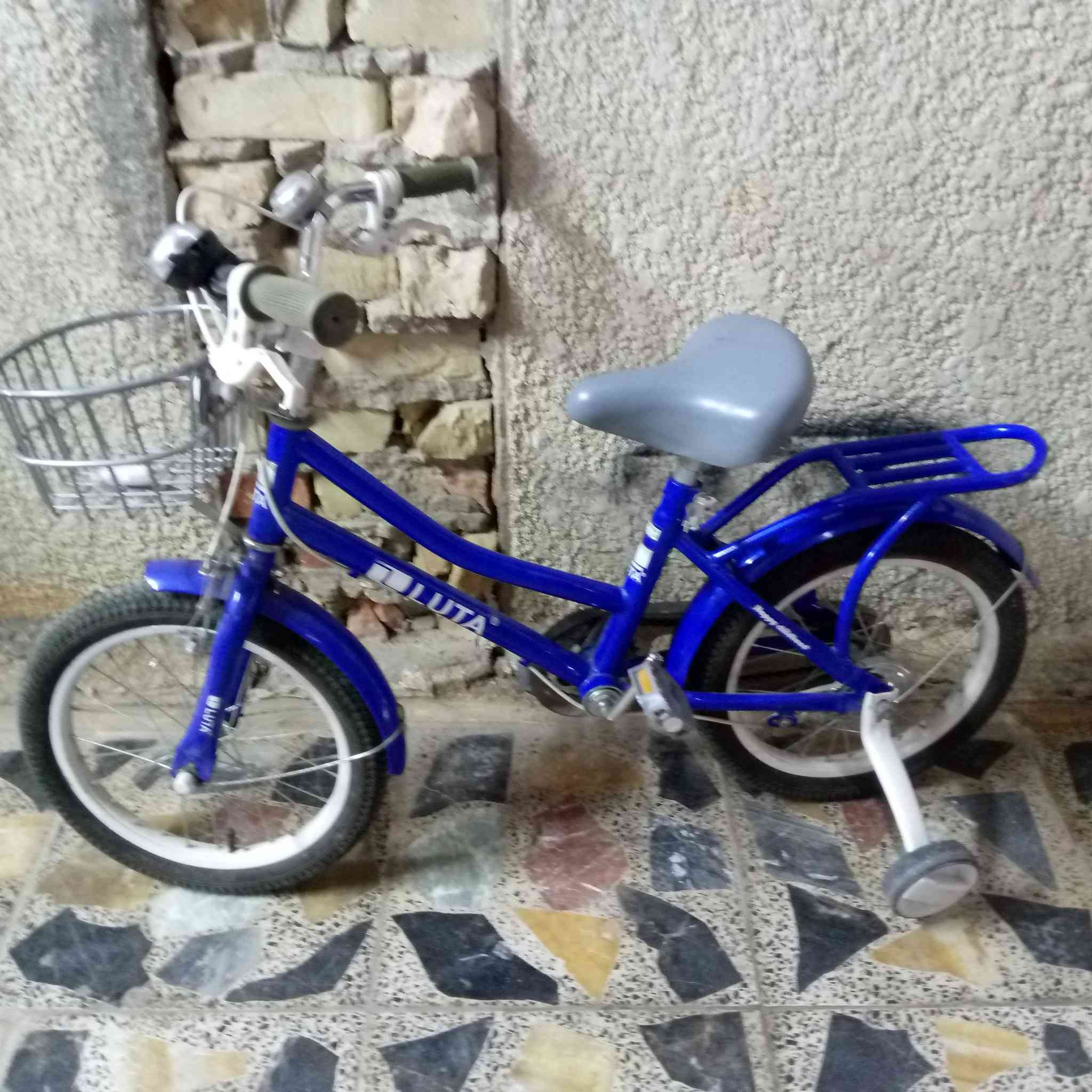 للبيع بايسكل بناتي حجم 16 مال عمر 7 سنوات استخدام اقل الشهر جديد سعره 85 الف واريد ابيعه 70  نوعه ياباني مو تجاري وبي مجال مكاني بغداد الحسينيه قرب جامع الامام الصادق ***********
