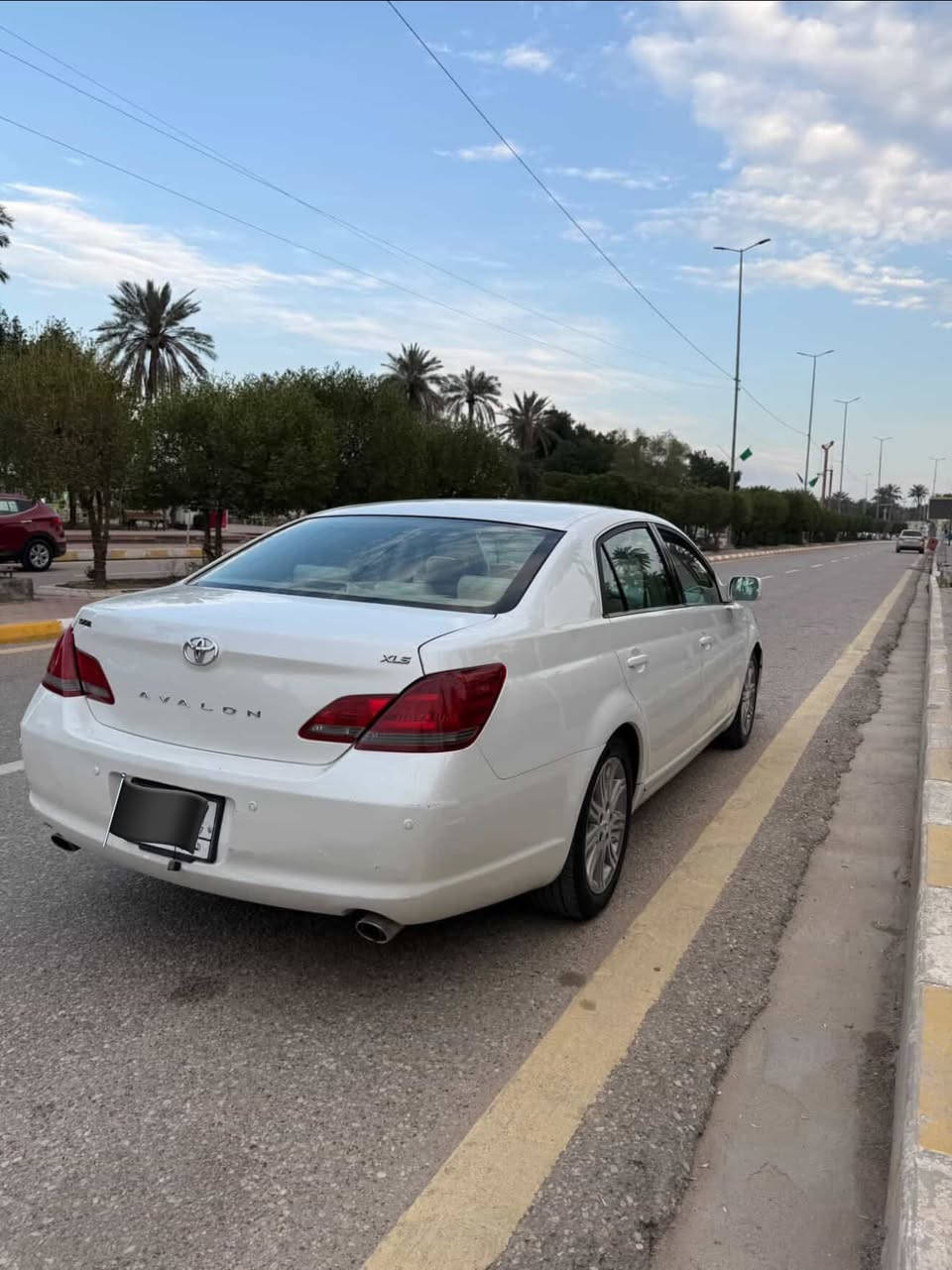 افلون للبيع
السونار مرفق 
ضربته فقط باب خلف السائق 
المكان : ميسان 
السعر  : 110
هاتف : ***********
تفاصيل اكثر اتصل وتدلل
