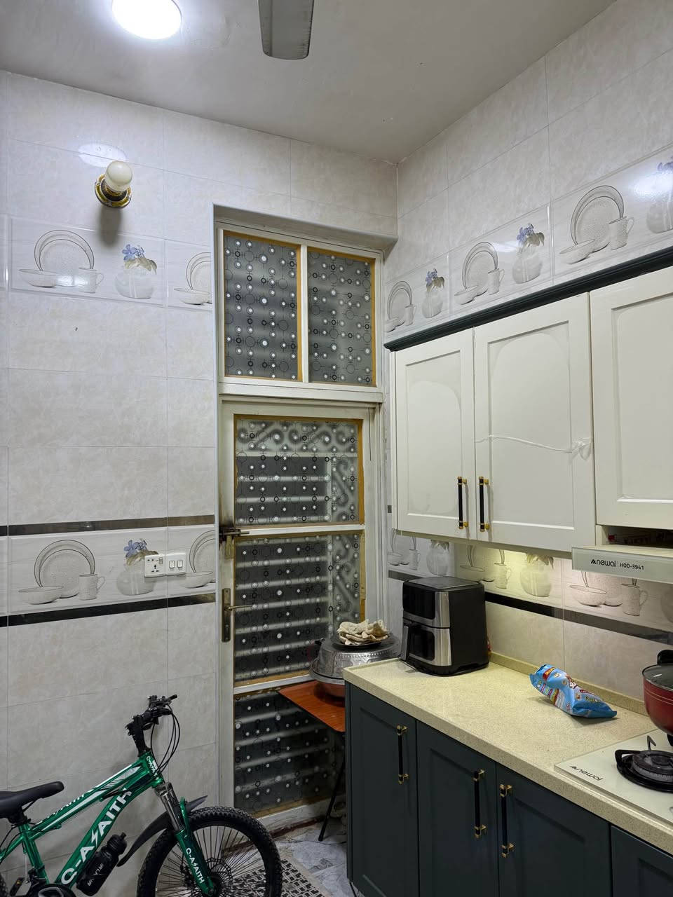 بيت 100متر مربع للبيع بناء حديث طابق ونص في الماجديه داخل فرع مسلك مطلوب اسكان بناء سنه 2023 للاتصال
*********** عمارة, ميسان
