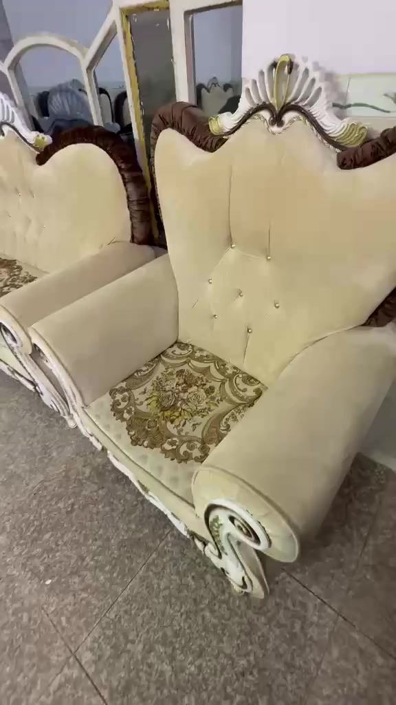 السلام عليكم ورحمة الله وصل من معرض الرحمن تخم تركي نضافه فول + 15 مقعد مثل  بالفيديو للاستفسار واتساب او خاص  موجودين ***********
